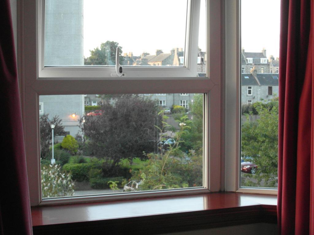 Abacus Central Guest House Aberdeen Bagian luar foto